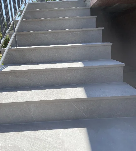 Carrelage pour escalier extérieur à Strasbourg : redonnez vie à vos accès !